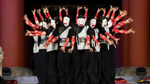 EPA South Korean artists perform on stage during a New Year's Eve countdown event at the Bosingak pavilion in Seoul, South Korea, 31 December 2025. According to the Chinese zodiac, 2026 is the Year of the Red Horse.